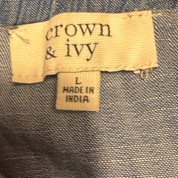 Crown & Ivy Blue Ruffled neckline Blouse with Tie Front size Large - Picture 7 of 8